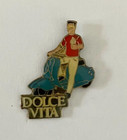 46 - Pin's SCOOTER VESPA - DOLCE VITA