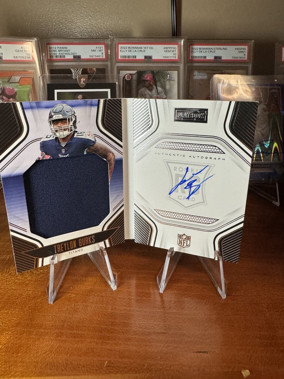 2022 Panini Playbook Treylon Burks Rookie Patch Auto RPA Booklet  73/249 Titans