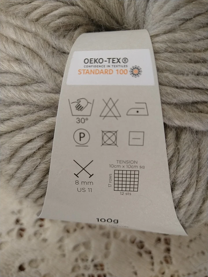 Lote de 2 ~ Debbie Bliss Merion lana voluminosa/hilo acrílico # 6 avena Foto 3 de 4