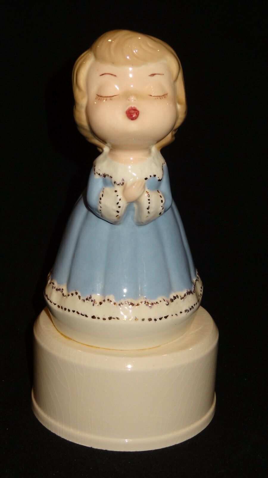 HOLLAND © MOLD PORCELAIN ANGEL MUSIC BOX PLAYS WHEN IRISH EYES ARE SMILING,