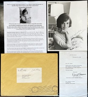 FOTO DEL PRESIDENTE KENNEDY PRIMERA DAMA JACQUELINE Y PORTADA DE SOBRE FRANK GRATIS 1965
