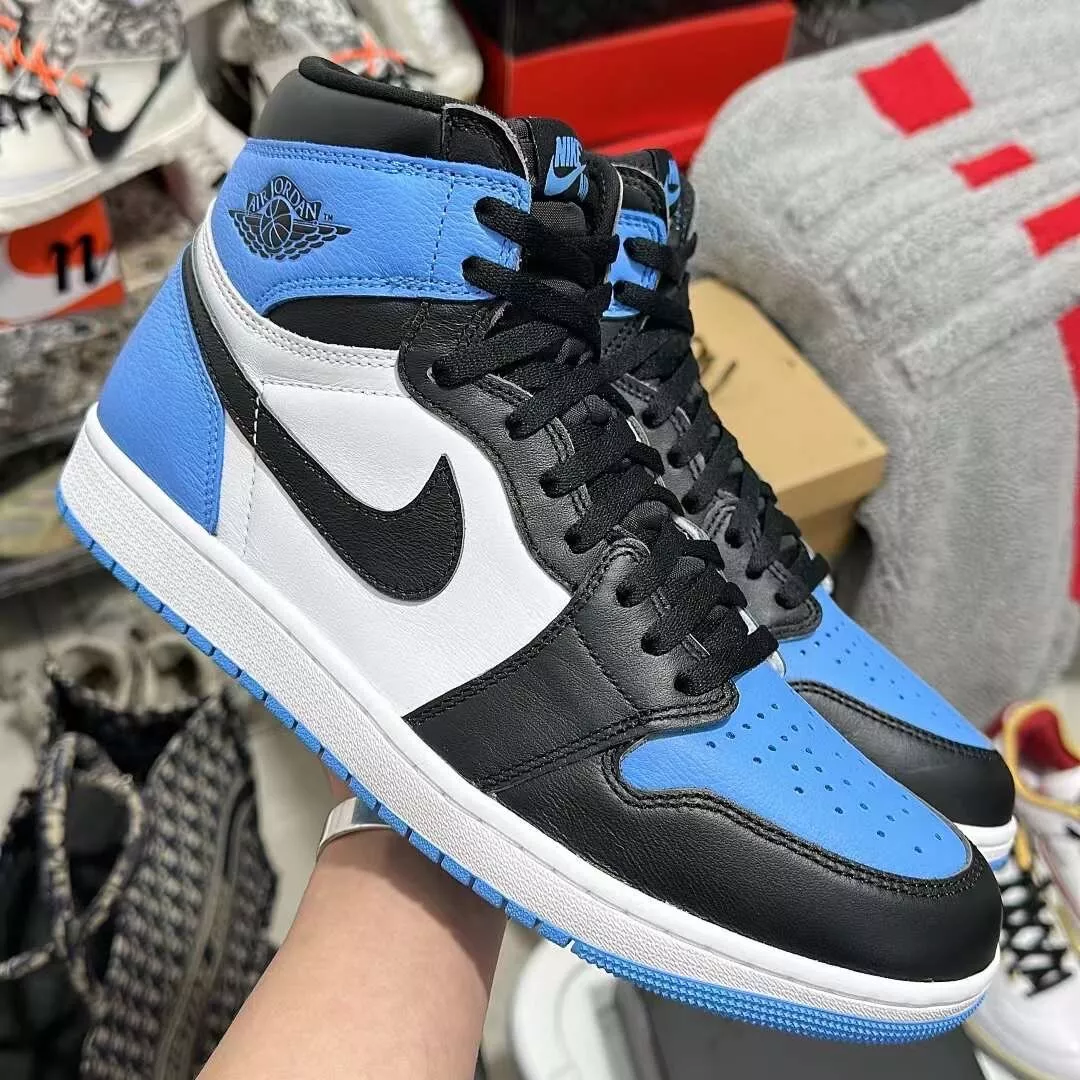 Air Jordan 1 Retro High OG University Blue