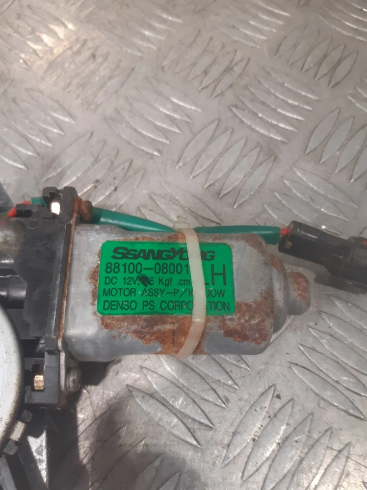 РЕГУЛЯТОР ЗАДНЕГО СТЕКЛА СО СТОРОНЫ ВОДИТЕЛЯ SSANGYONG REXTON 2008 88100-08001 - Изображение 2 из 2