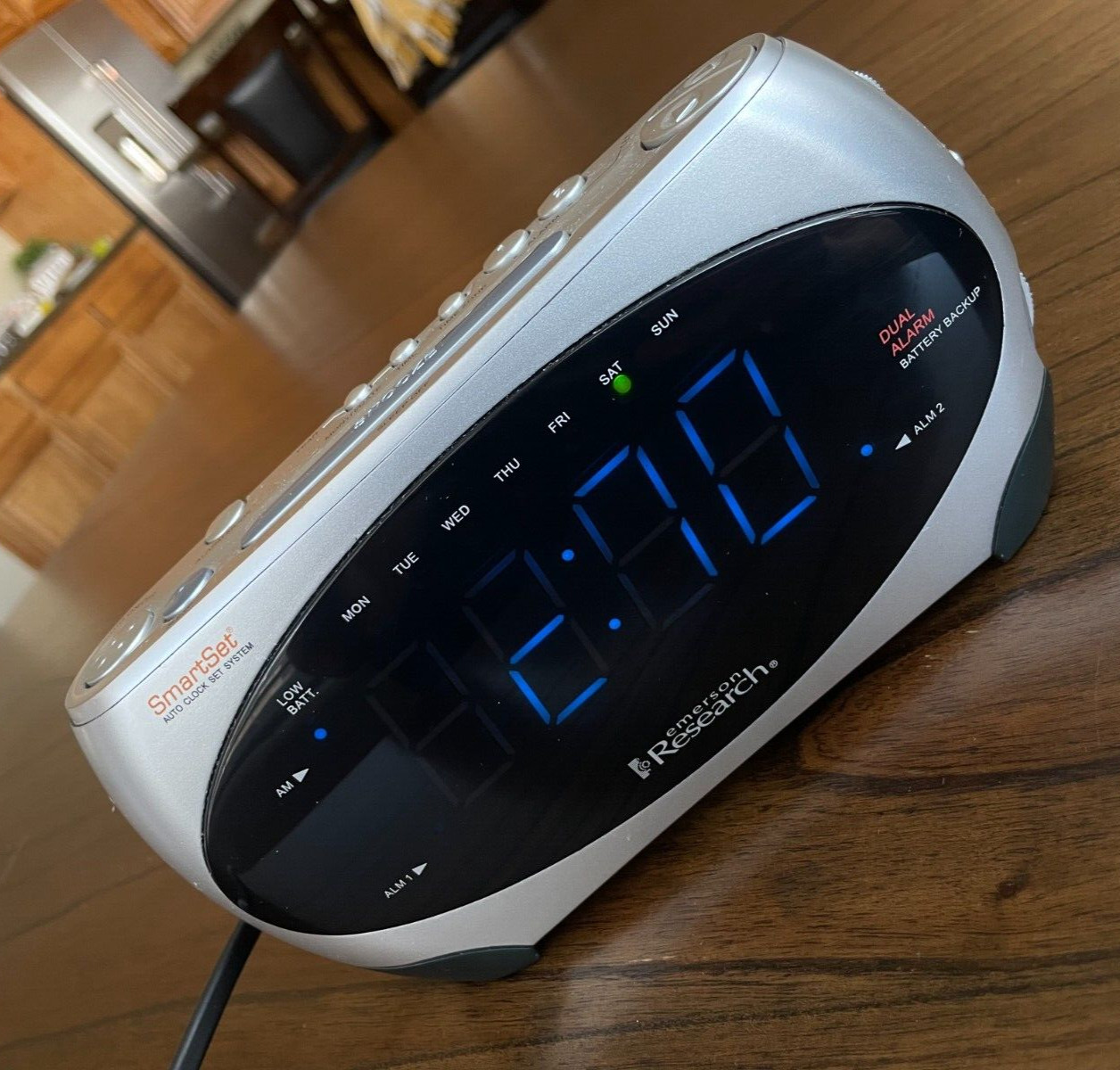 TESTED Vintage Emerson Research SmartSet AM/FM Dual Alarm Clock Model CKS1862