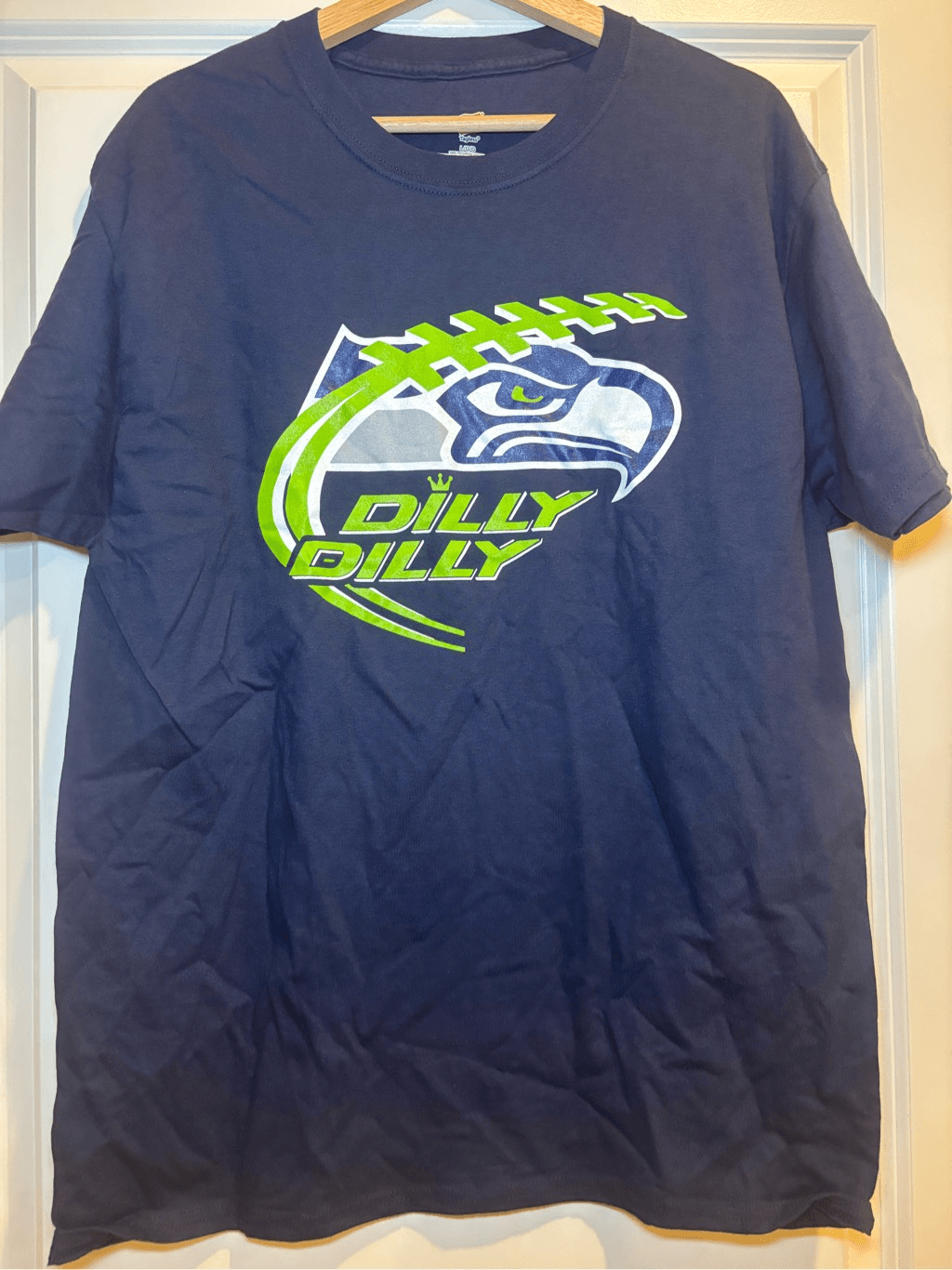 Dilly Dilly Seattle Seahawks Fan T-Shirt Size L