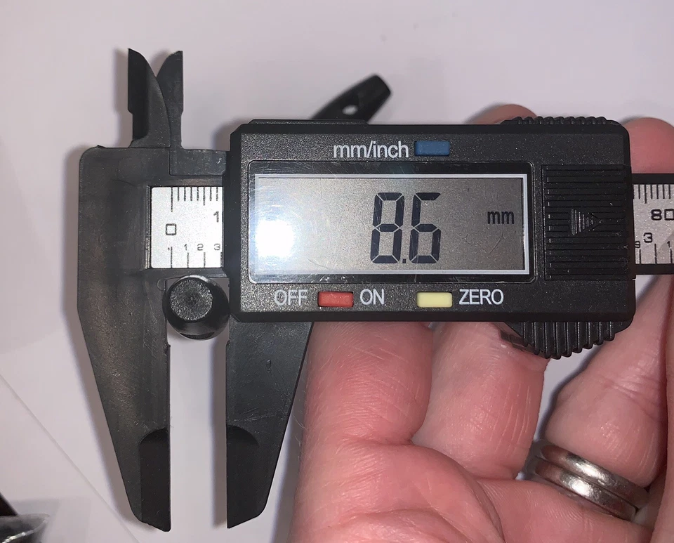 4 X Polished 2 Hole Dark Brown Varnished Wooden Toggle Buttons 28.5mm - Image 2 of 4