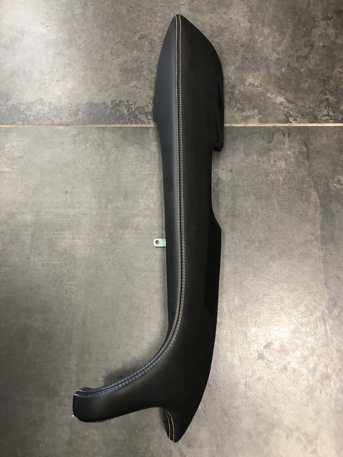 2005-2010 BENTLEY GT GTC PASSENGER DOOR PANEL ARM REST BLACK W/ WHITE STITCHING