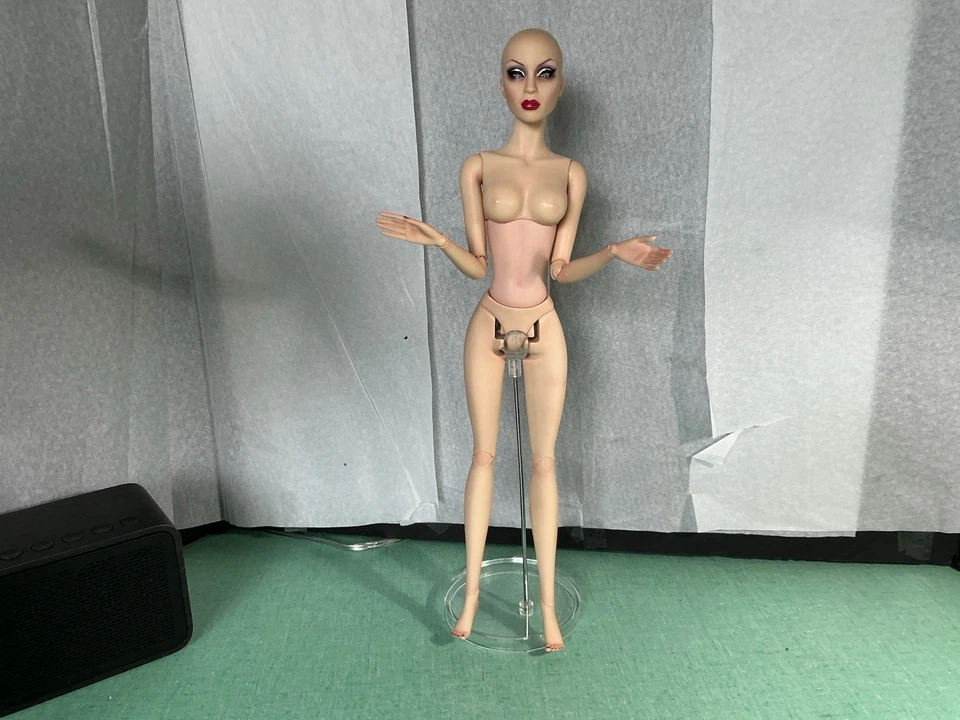 Sybarite Superdoll Regent Venus D’ Royce Gen X 2 SYB/00 0118￼ - Image 2 of 4