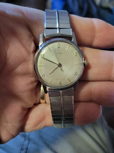 Vintage early Timex Mercury in great shape keeps time