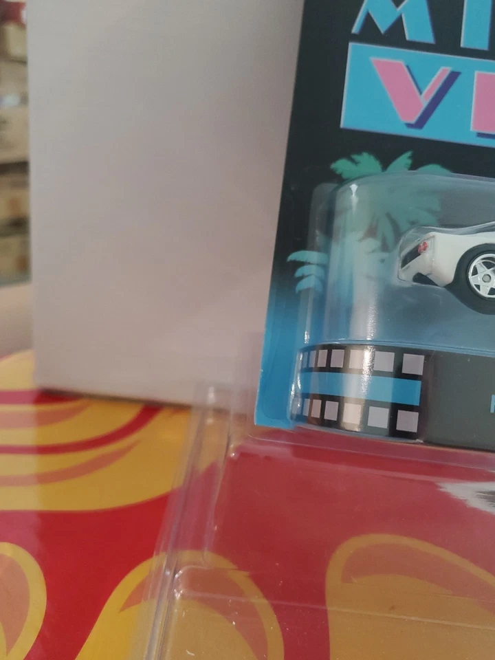 Hot Wheels 2013 Retro Entertainment Miami Vice - Ferrari F512M in White X8915 - Image 3 of 4