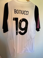 Beckett Authenticated Juventus Leonardo Bonucci #19 Hand Signed Shirt