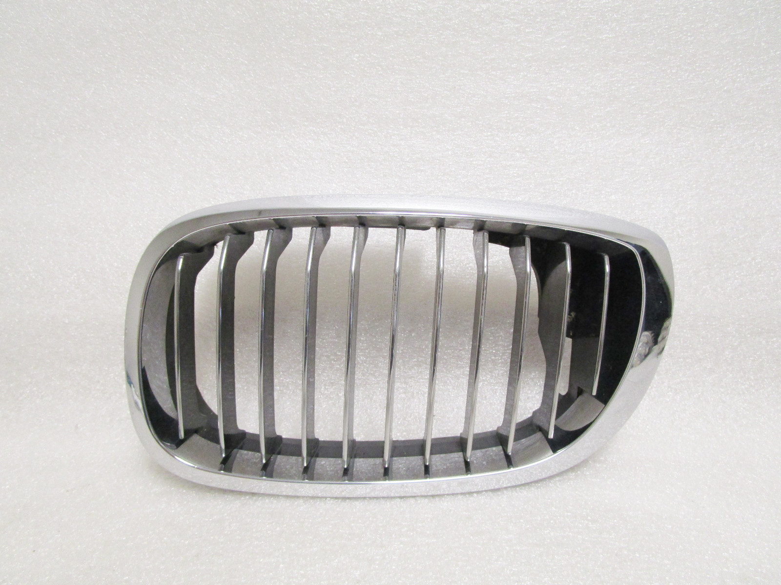 BMW FRONT LEFT DRIVER RADIATOR GRILLE 51137064319 51137064321 OEM  