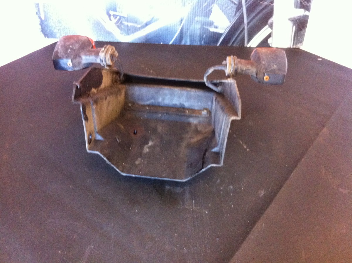1993 93 KAWASAKI NINJA ZX600D ZX600 ZX6 ZX 6 INNER UNDER TAIL