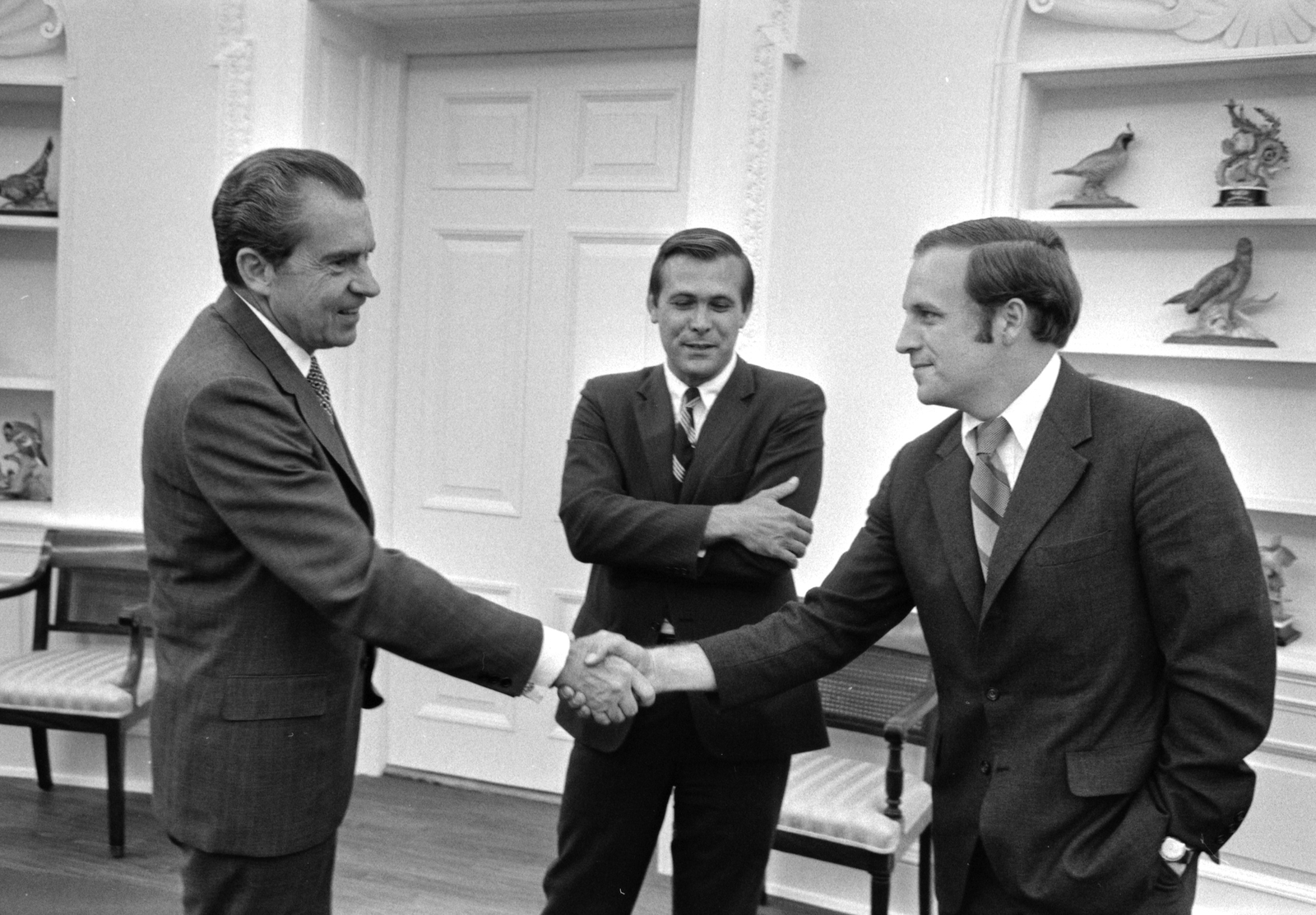 Richar Nixon Handshake 8x10 Picture Celebrity Print