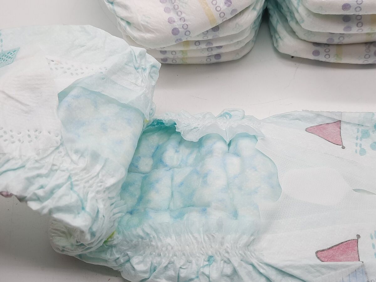 Pampers☆セール中！樣専用 Pampers Limited Edition Prints Diapers for Girls, Size 3, 66