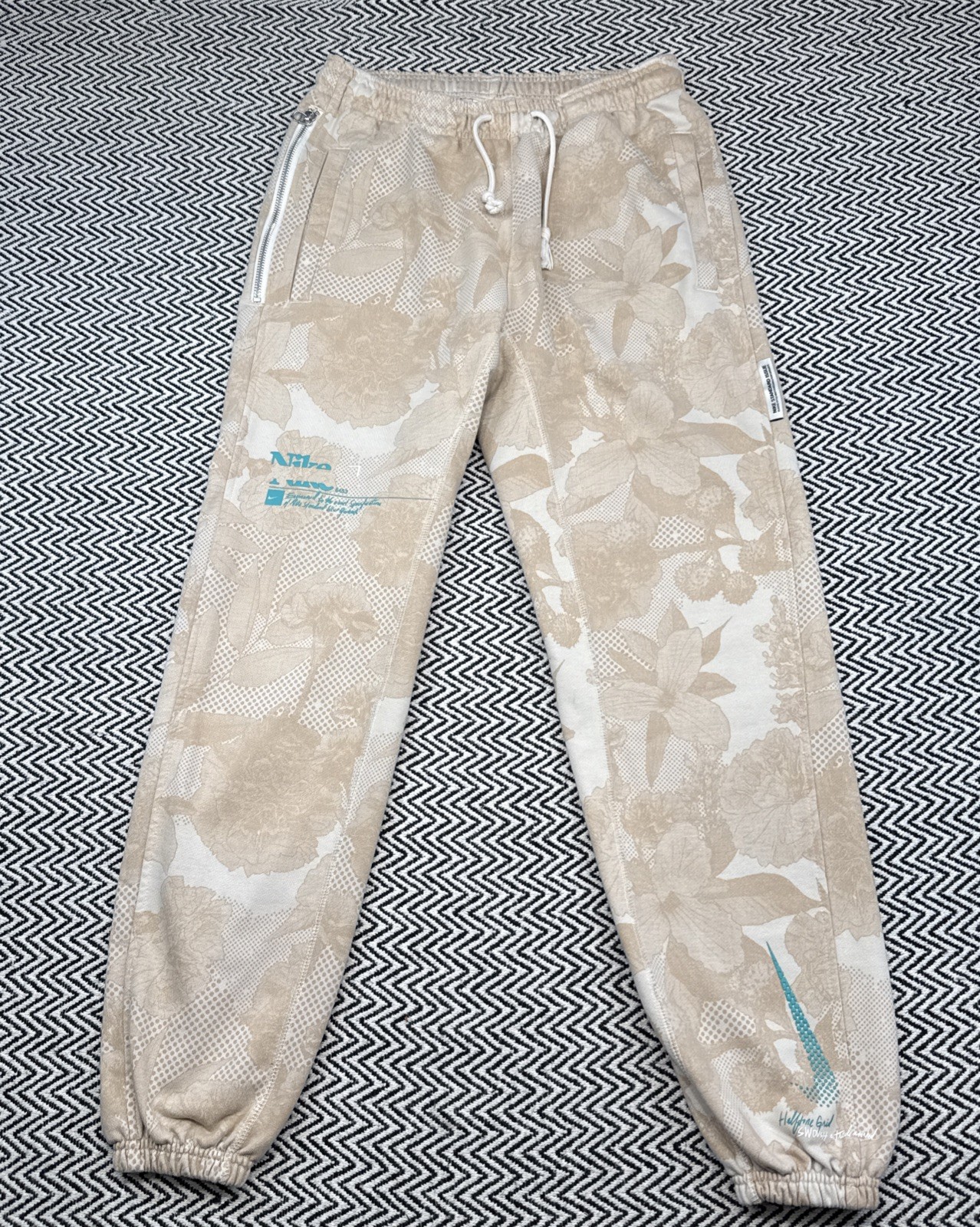 ALTRA Pantaloni da jogging Nike UOMO SMALL Dri FIT edizione standard floreale tropicale basket