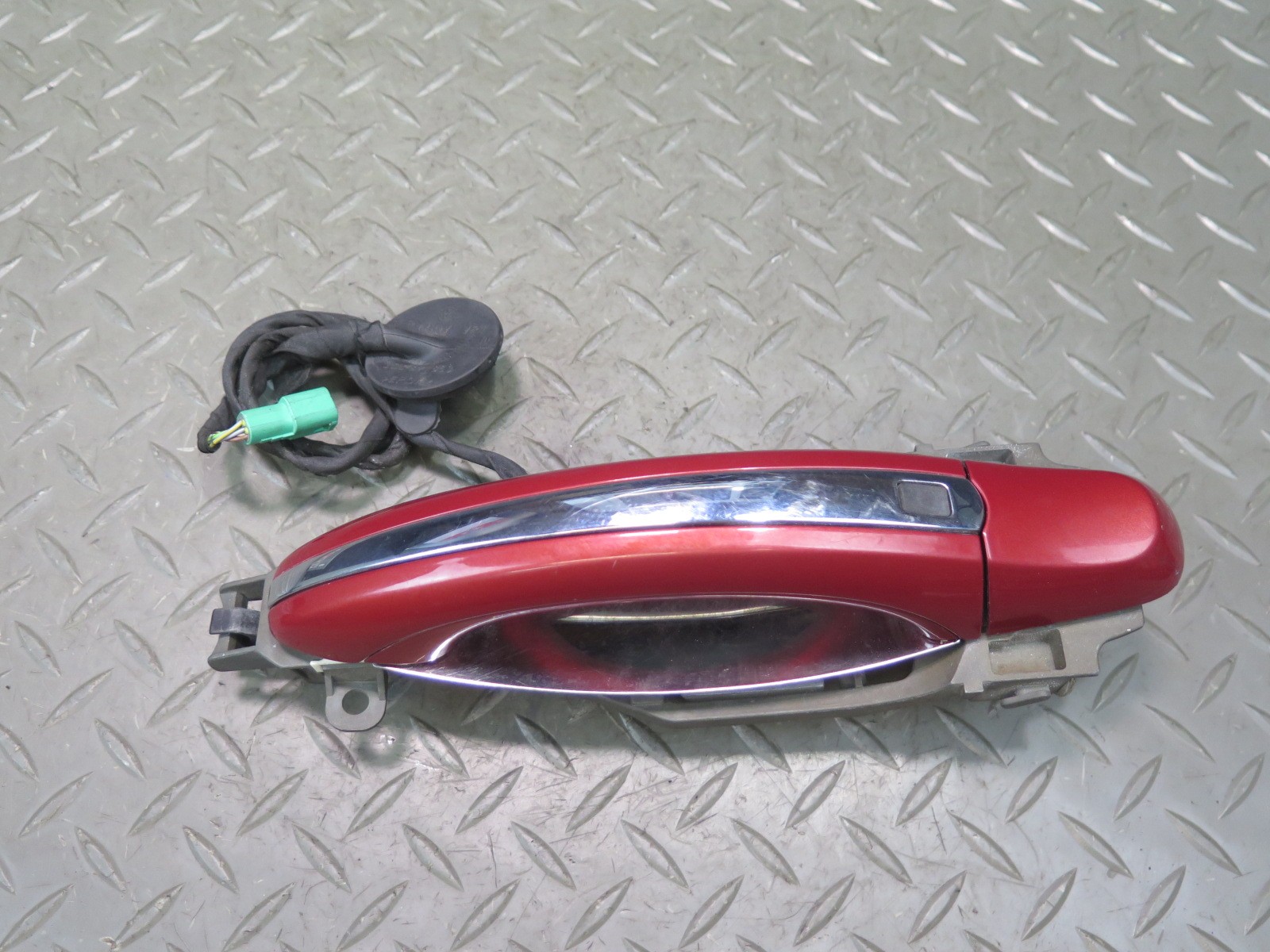2006-2012 BENTLEY FLYING SPUR FRONT RIGHT PASS SIDE EXTERIOR DOOR HANDLE RED