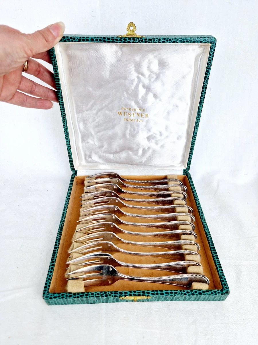 12 fourchettes à gateaux métal argenté décor demi coquille filets orfèvre SFAM French silver-plated pastry cake forks 14,9cm - France