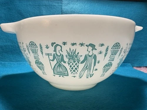 RARE Lady On The Left Pyrex Amish Butterprint #441 Reverse Print