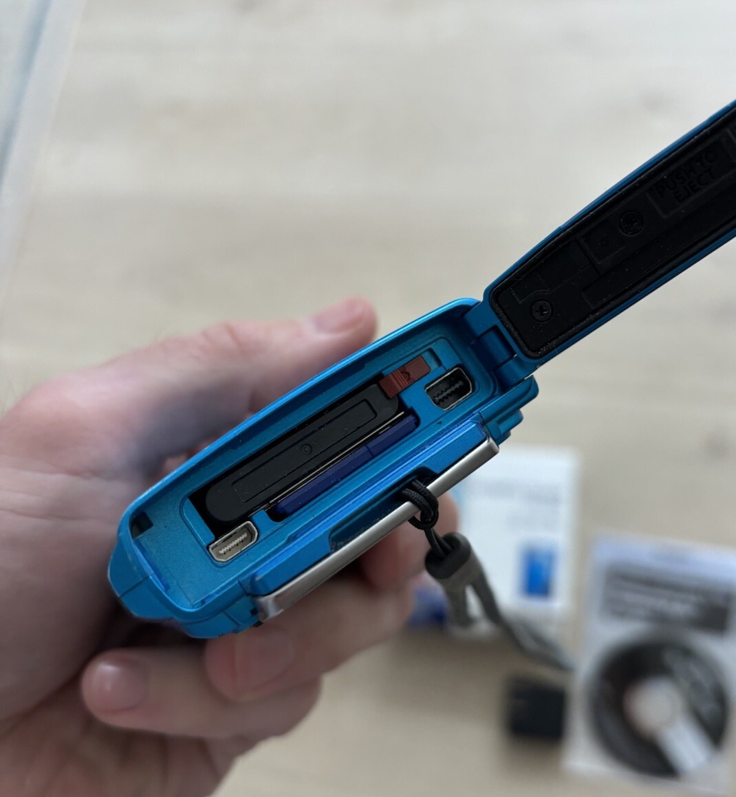 OLYMPUS Tough TG-320 ブルー 新品バッテリー付 Olympus Tough TG-320 14MP Digital Camera | 3x Optical Zoom