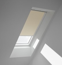 Velux Roof Window GGL2070 CK02 - 55x78cm - White Painted Manual Centre Pivot