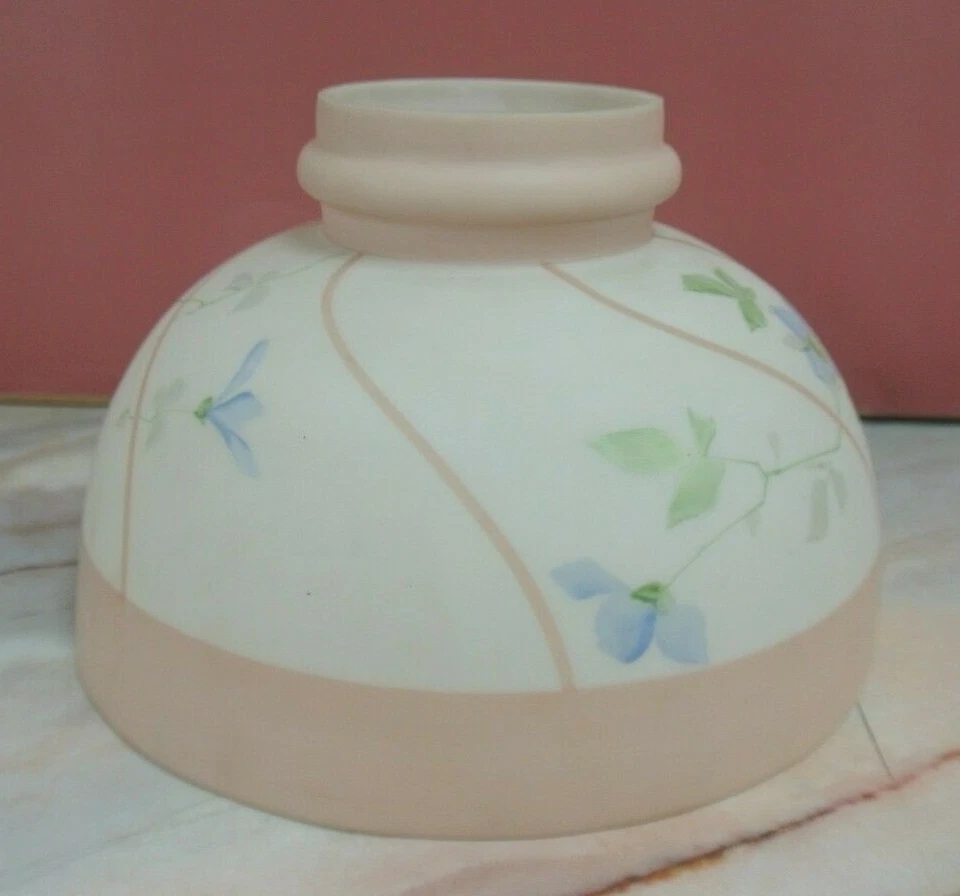 Pantalla de lámpara de repuesto vintage de vidrio pintado a mano rosa y blanco Foto 3 de 4