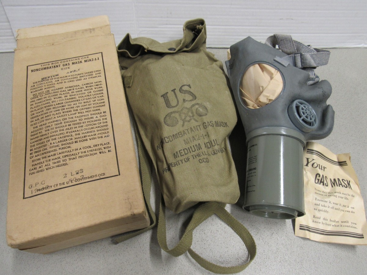 WW2 US Civilian GAS MASK M1A2-1-1 Adult Medium & Carry Bag