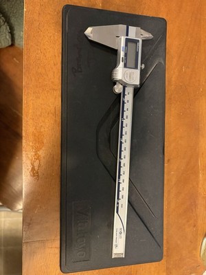 Mitutoyo 0-8  500-753-20 Digital Caliper With Case, Excellent Condition