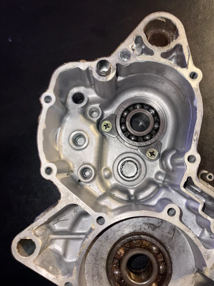 Yamaha YZ125 1999 2000 OEM MOTOR IZQUIERDO DERECHO CÁRTER CÁRTER CÁRTER BLOQUE Foto 4 de 4