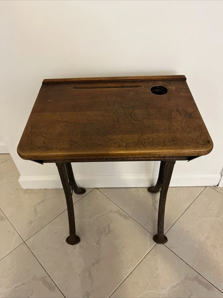 Escritorio infantil antiguo patas de hierro tapa de madera Foto 2 de 4