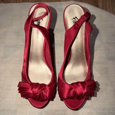 Fioni satin sling back heels size 6.5W  