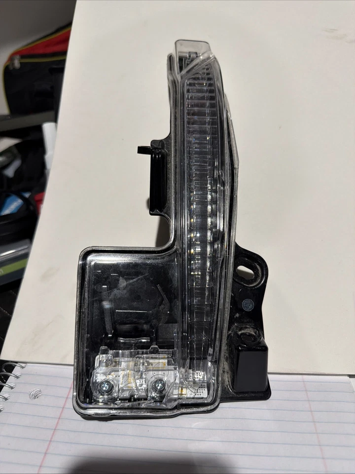 Faro antiniebla LED DRL lado izquierdo del conductor Toyota Prius 2023-2025 OEM Foto 2 de 4