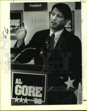 1988 Press Photo Senator Albert Gore Runs For Office - sax12981