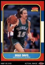 1986 Fleer #22 Brad Davis Mavericks RC Maryland  8 - NM/MT
