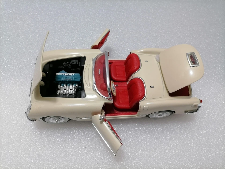 CHEVROLET Corvette 1953 - Vintage diecast 1:18 Scale model , Solido - Image 3 of 4
