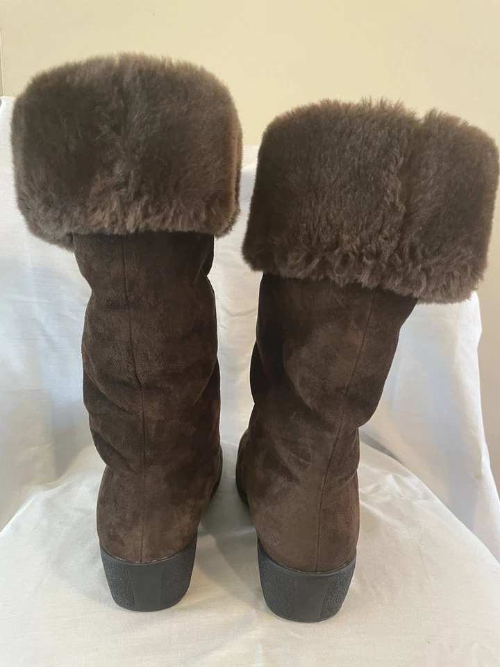 I KHOMBU Womans BROWN SUEDE WINTER  Boots Size 6 M Fur Lined Lace Up EUC - Image 3 of 4