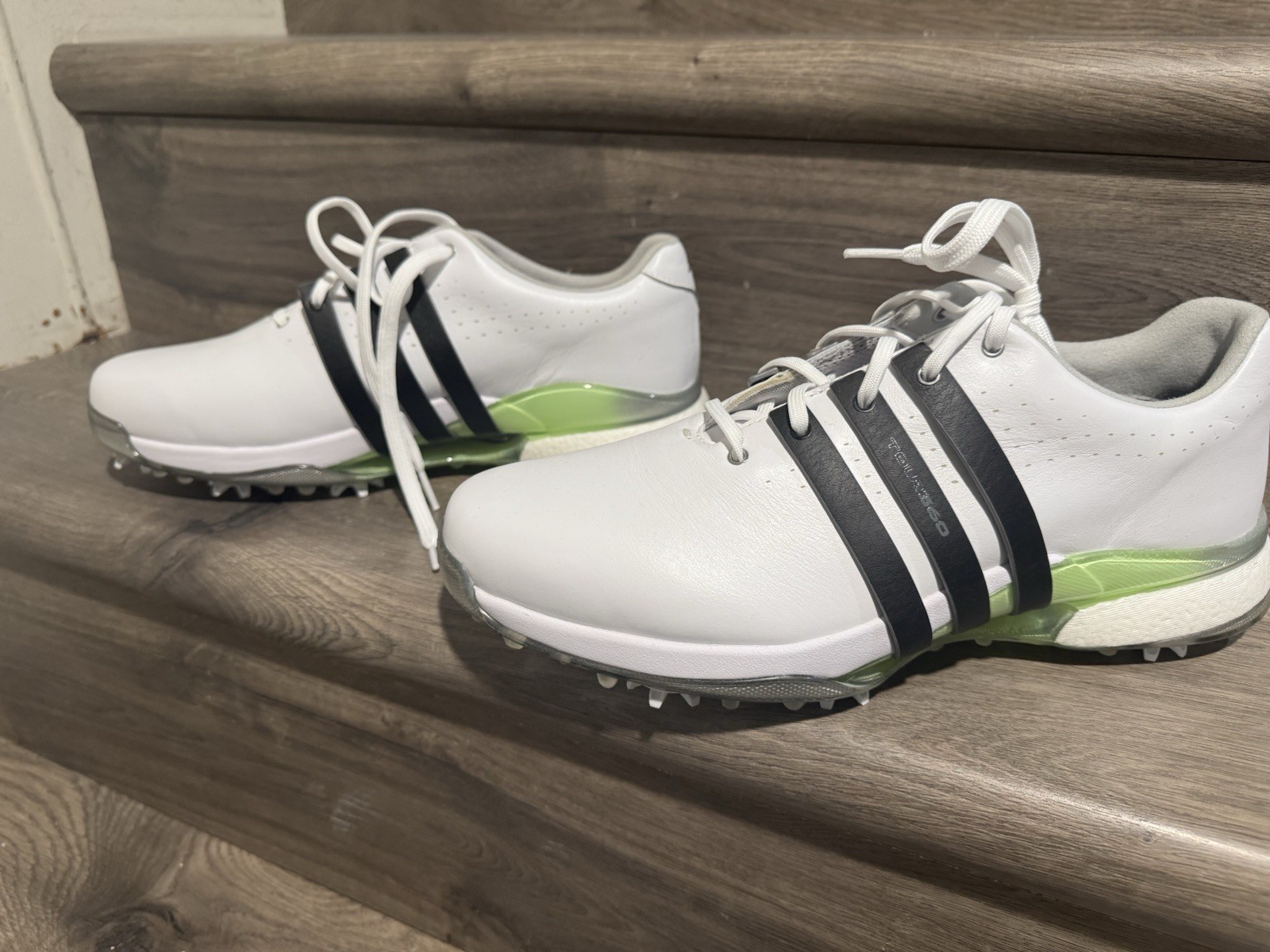 White Black Green If0243