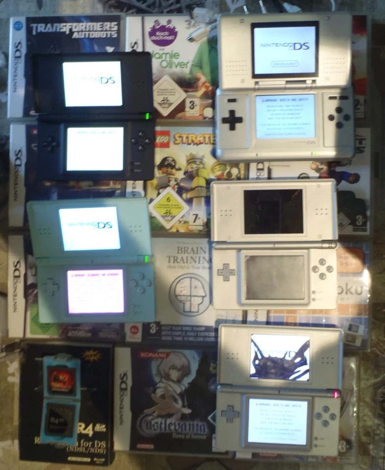 Nintendo DS collection (5x DS, 2 R4 Cards and 10x OVP Games - Bild 1 von 4