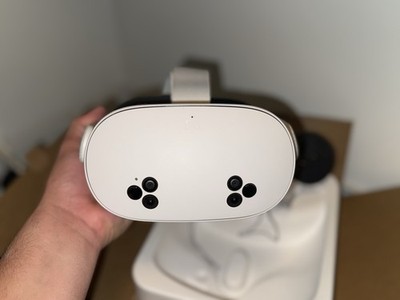 Meta Quest 3S Virtual Reality 128GB Controllers