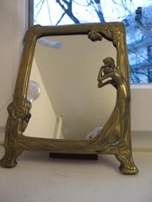 Messing Rahmen m. Spiegel im Art Nouveau Stil m. Frauenfigur 22x19cm