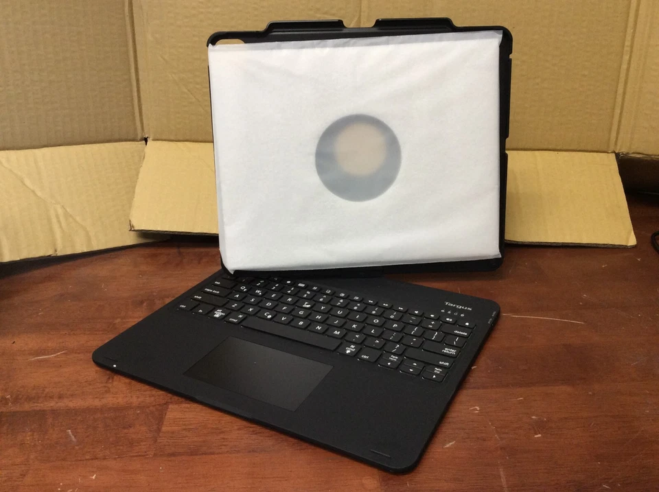 THZ862US Targus for iPad Pro 12.9-inch [3 & 4 Gen] BLUETOOTH KEYBOARD CASE - Image 2 of 4