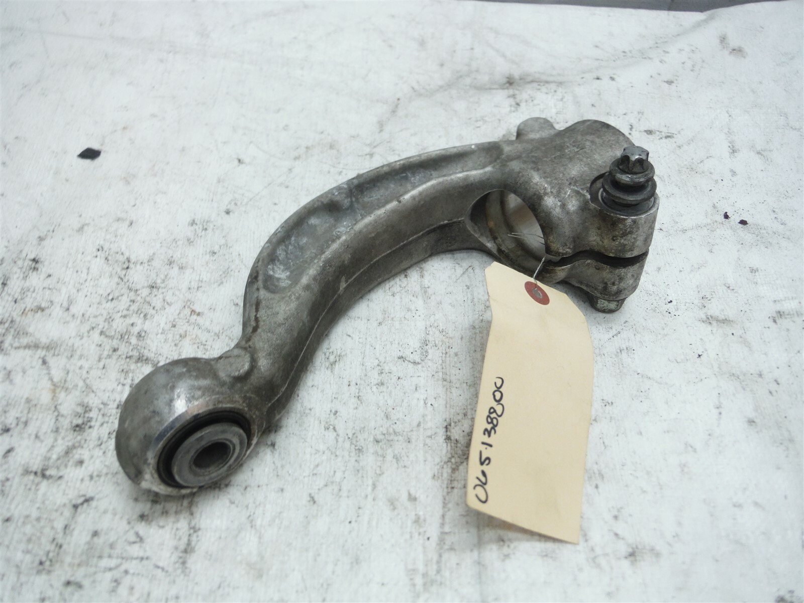 2014-2015 MASERATI GHIBLI PASSENGER RIGHT LOWER STRUT SHOCK MOUNT OEM 065138800