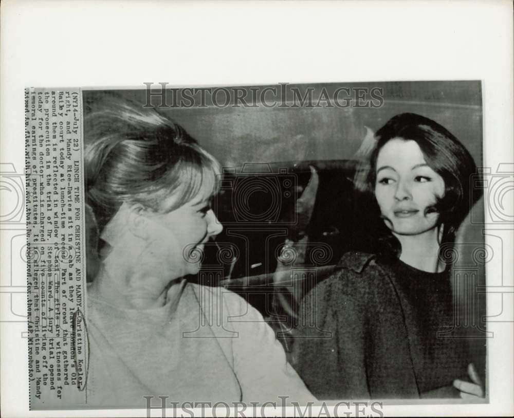 1963 Press Photo Christine Keeler And Mandy Rice Davies Leave Old Bailey Court Ebay
