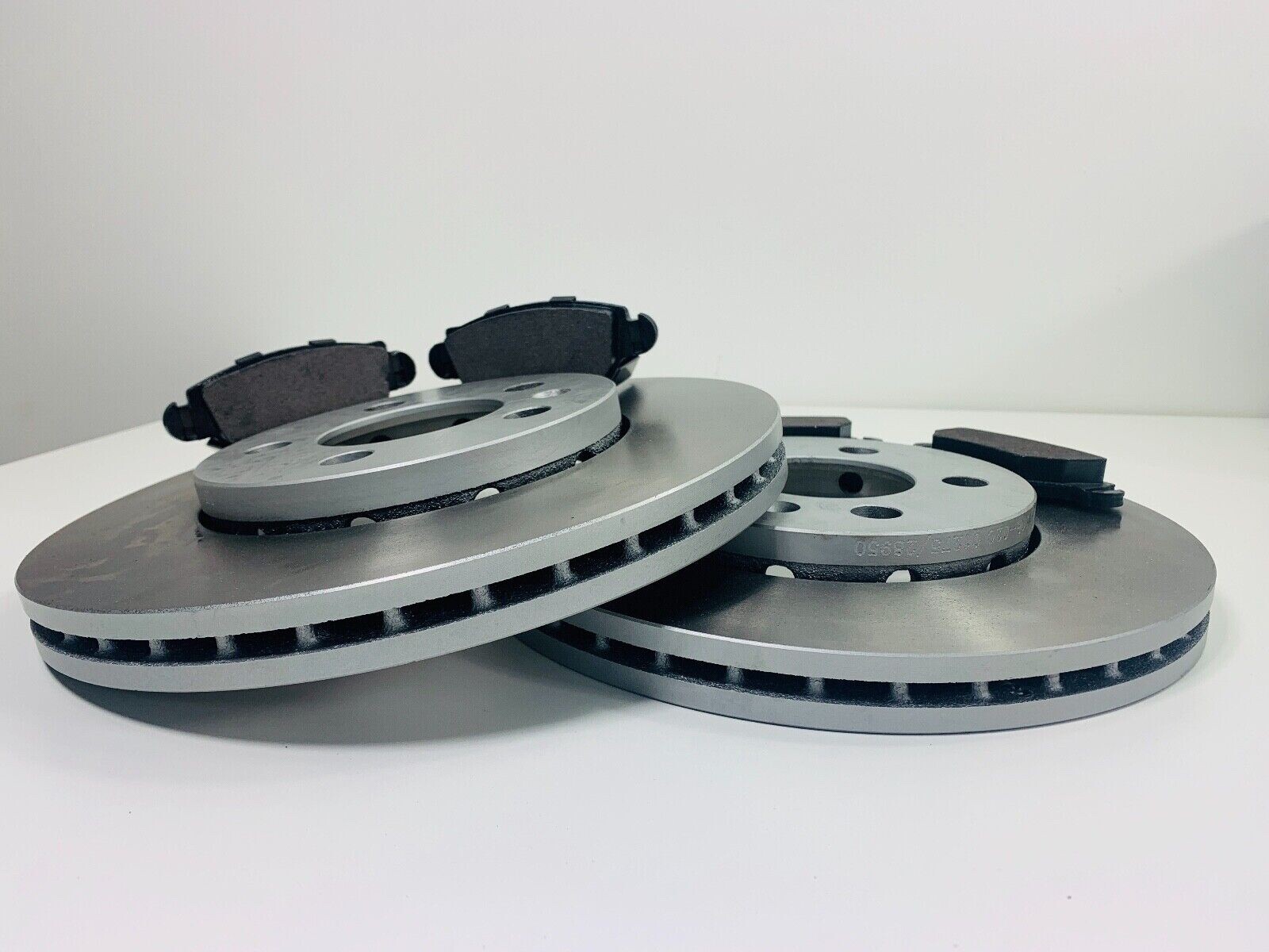 Ford Mondeo MK3 20002007 Rear Brake Disc and Pads Set *BRAND NEW OEM