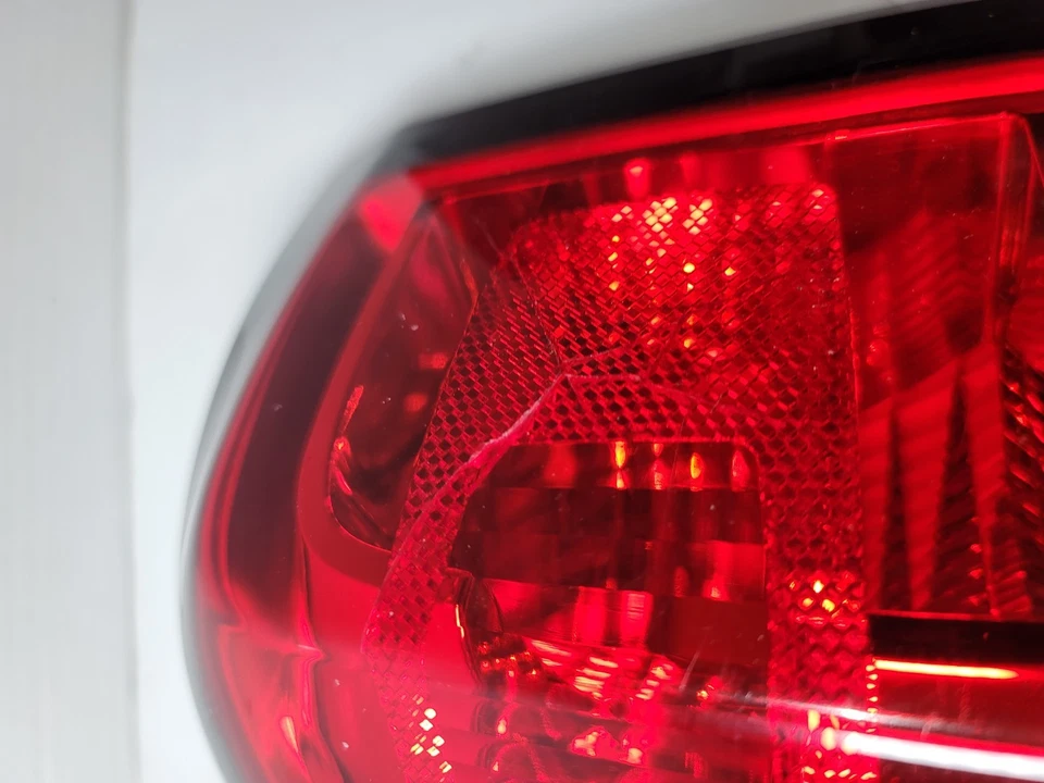 Par de luces traseras Chevy Silverado 19-23 OEM, sin LE. ● Leer descripción Foto 3 de 4