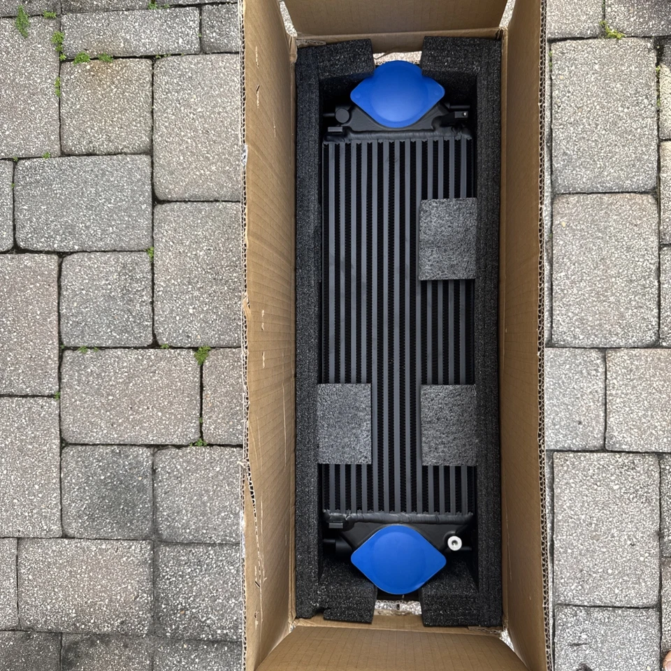 Intercooler Mishimoto, ubicación de stock, se adapta a Ford Bronco 2021+ 2,3 L/2,7 L, negro Foto 3 de 4