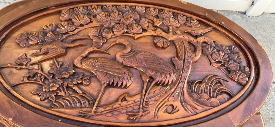 Mesa de centro china tallada ovalada de mediados del siglo XX. Excelente estado. Foto 2 de 4