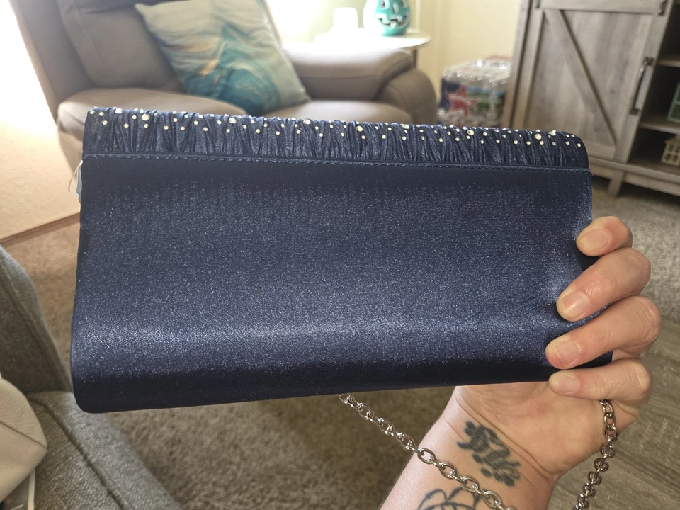 Bolso de Mano Pequeño Noche Azul Oscuro Seda con Estrás y Cadena Foto 4 de 4