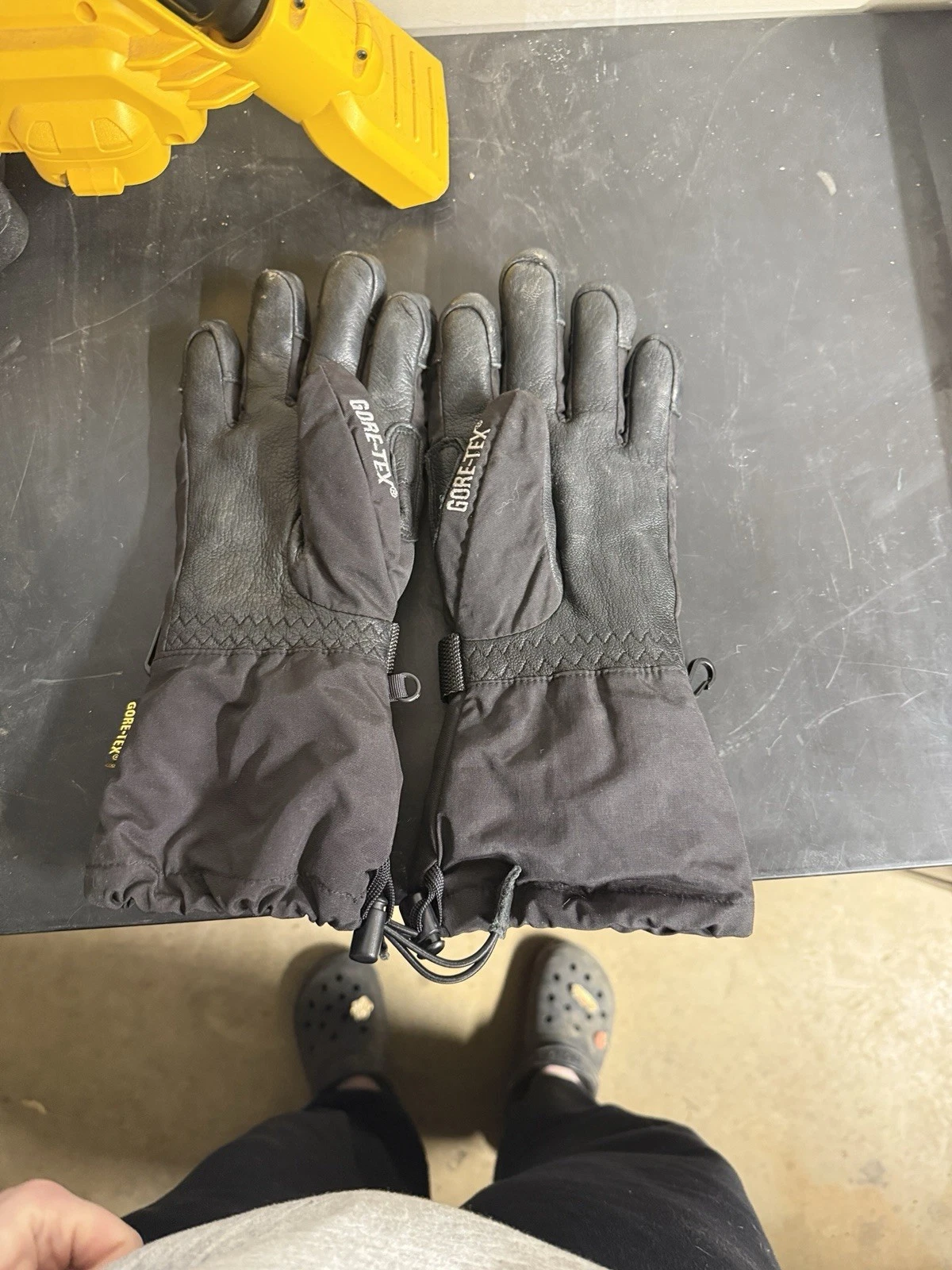 Cabelas medium gloves insulated