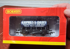 Hornby R6378 Express Dairy 6 Wheel Milk Tank Wagon